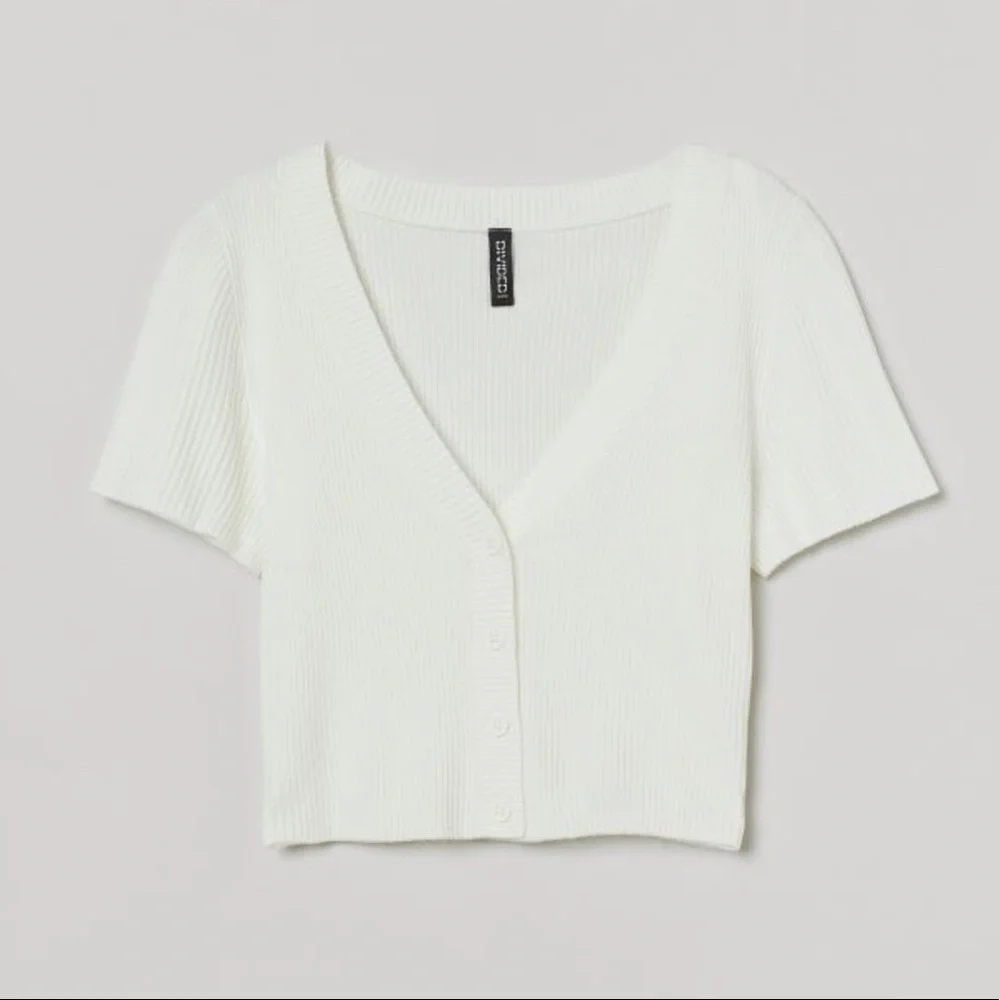 Fitted Rib-knit Top Button Front V Neck Crop Cardigan - Picture 2 of 9